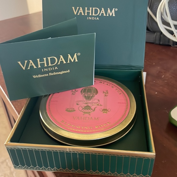 New in sealed presentation tin VADHAM India Blooming Rose Loose Leaf Tea gift - Picture 6 of 6